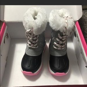 Snow boots
